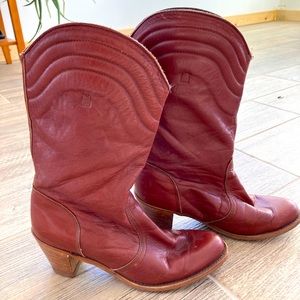 Vintage Dexter Cowgirl Boot so 8.5 — Ready to Wrangle! 🤠